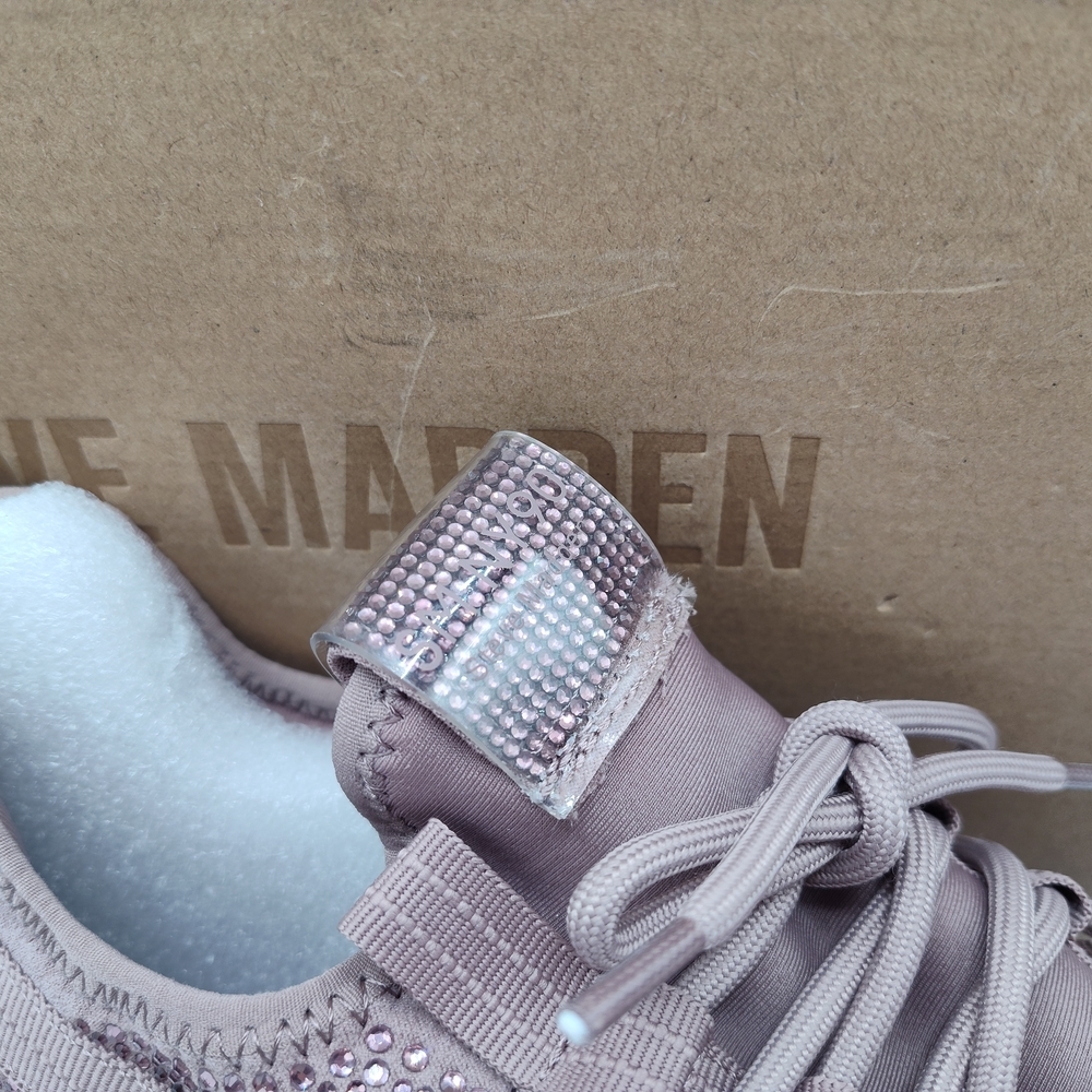 Steve Madden Blush Rhinestone Sneakers β Size 10, New in Box - Picture 4 of 4